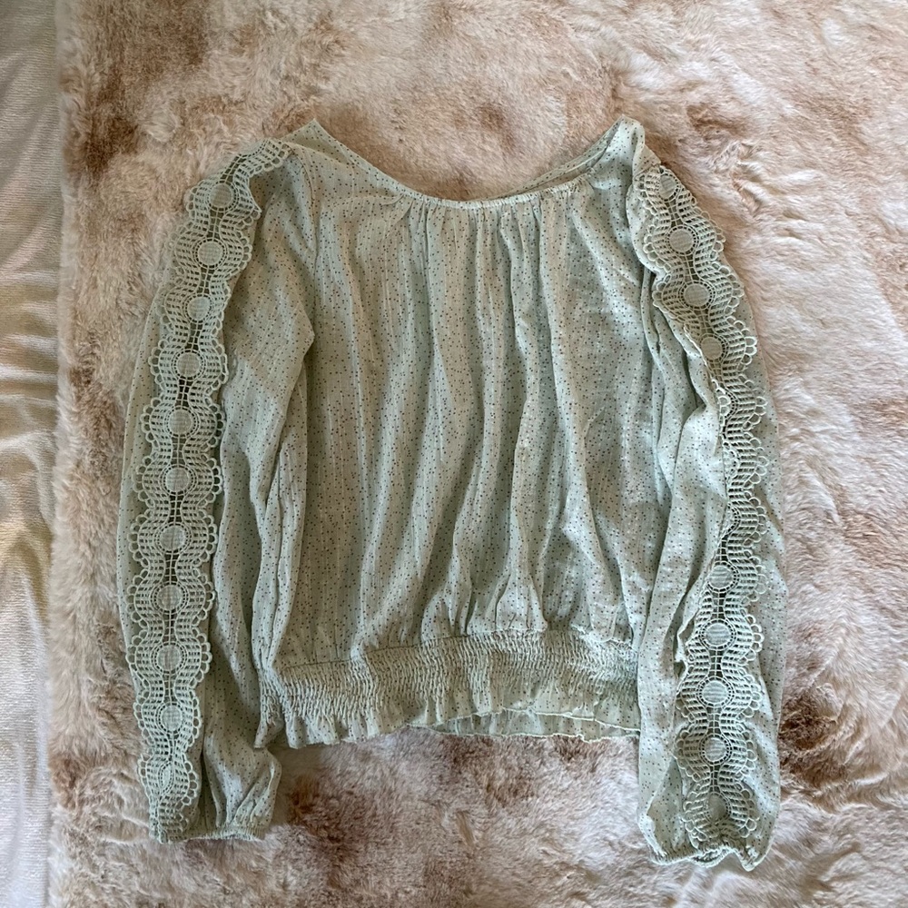 Size juniors L. Fits more like a woman’s small/medium